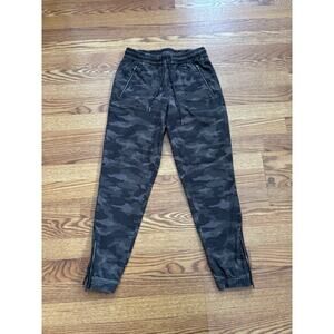 Athleta Farallon Jogger Athletic Pants Womens Size 2 Camo Athleisure Bottoms